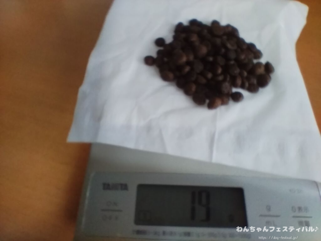 フィッシュ4ドッグの給餌量は？パピーから老犬までの量を解説します